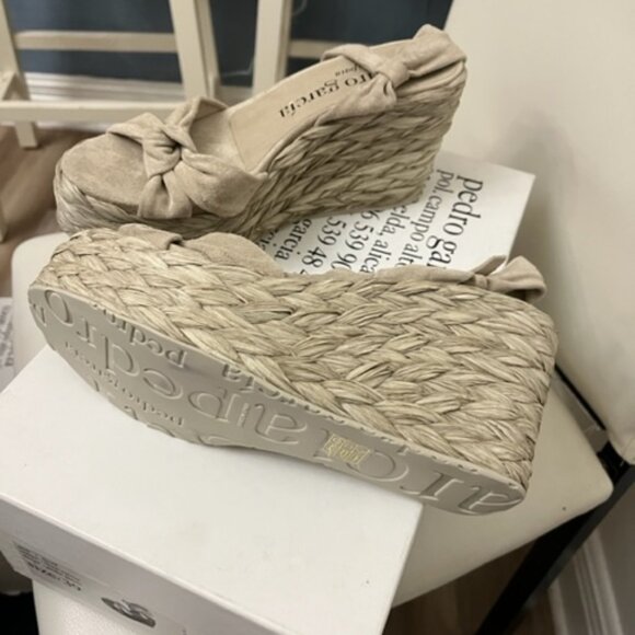 Pedro Garcia, Darril, LINEN VELOUR, Size 9, 4 inch wedge - Picture 2 of 2